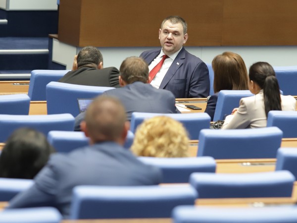 Борисов и Пеевски питат какво предприема кабинетът за енергетиците