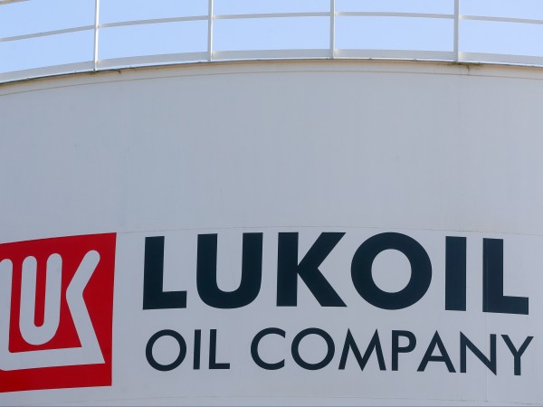 Синдикатите от Лукойл: Не е вярно, че рафинерията се продава